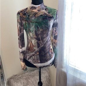 Cute 2 piece camo print bodysuit and pants fit true to size